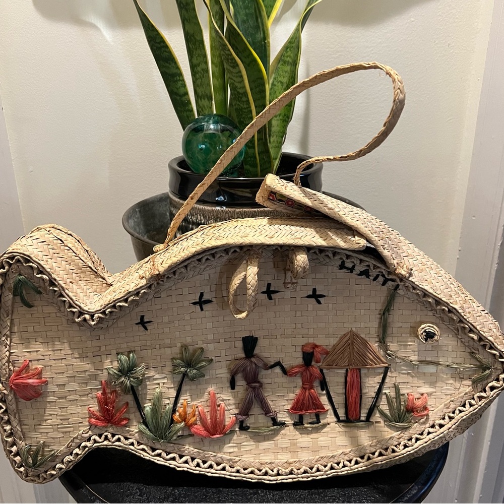 Fish-Shaped Woven Handbag with Colorful Embroidery